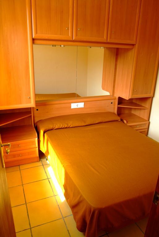 Apartamentos Famara 료렛 드 마르 외부 사진